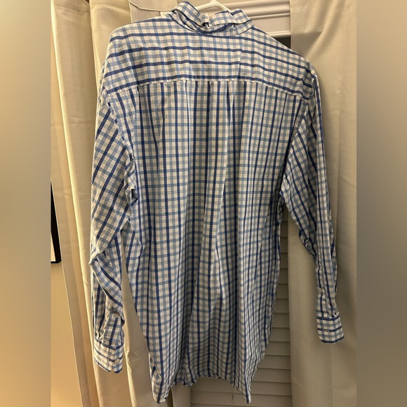 Vineyard Vines Button-Up - Picture 2 of 2